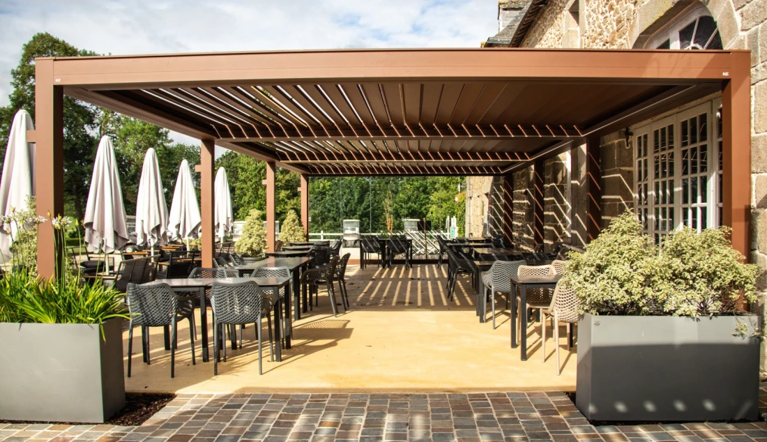 Pergola adossée pour un restaurant