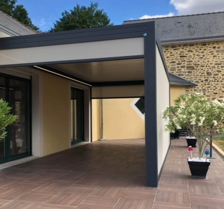 pergola bioclimatique avec cloison toile