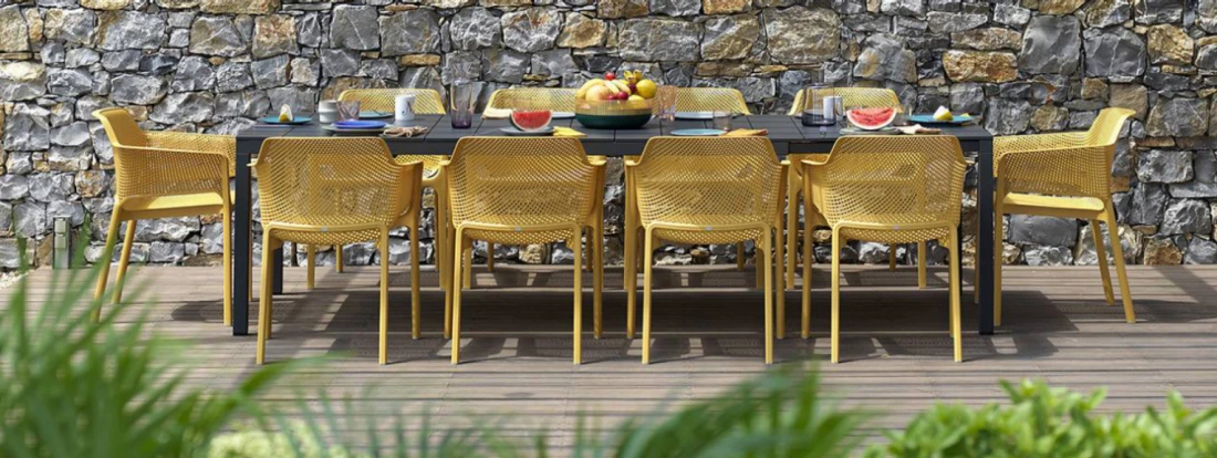 terrasse avec du mobilier Nardi